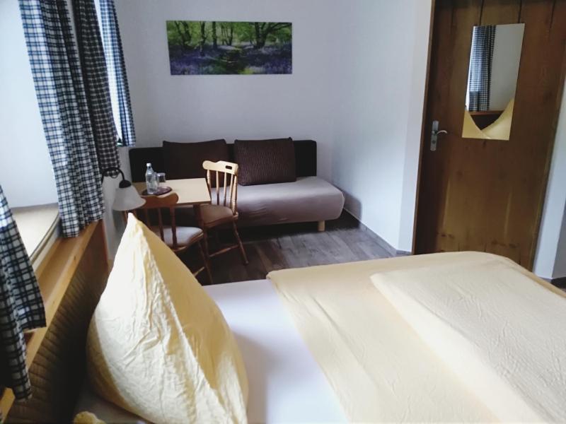 Budget Double Room image 4