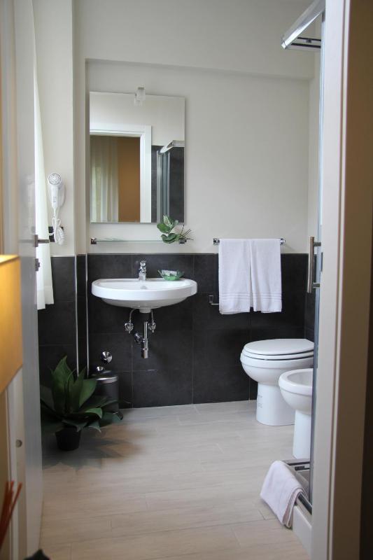 Double or Twin Room image 3