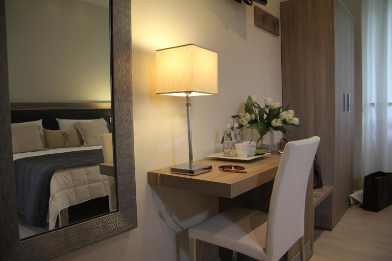 Double or Twin Room image 2