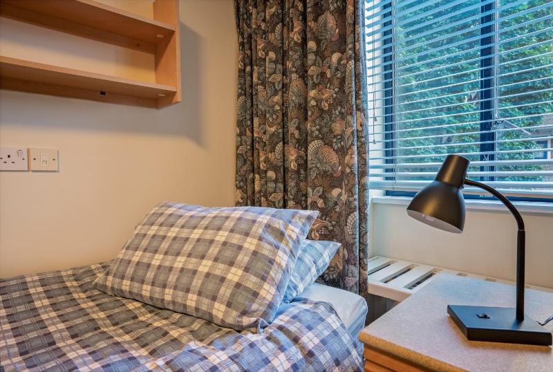 Basic Twin Room with Private Bathroom image 4