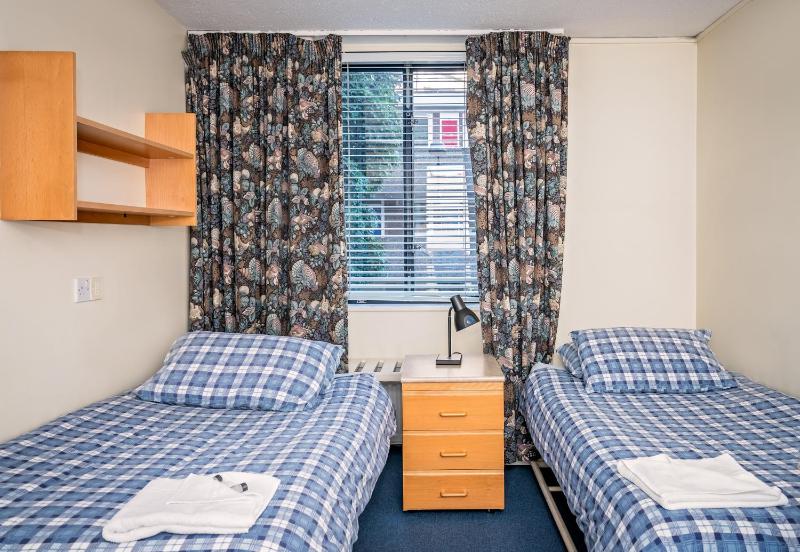 Basic Twin Room with Private Bathroom image 2