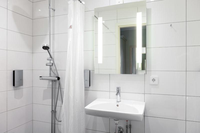Twin Room image 4