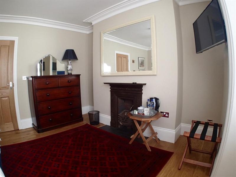 Double Room with Private Bathroom image 4