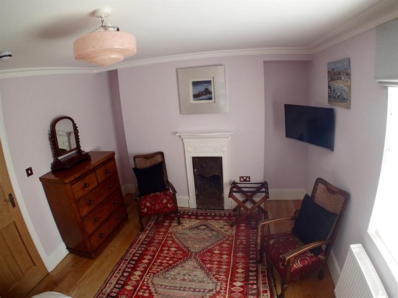Double Room with Private Bathroom image 4