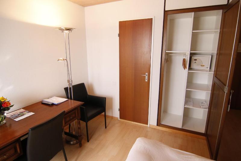 Single Room Grand lit image 2