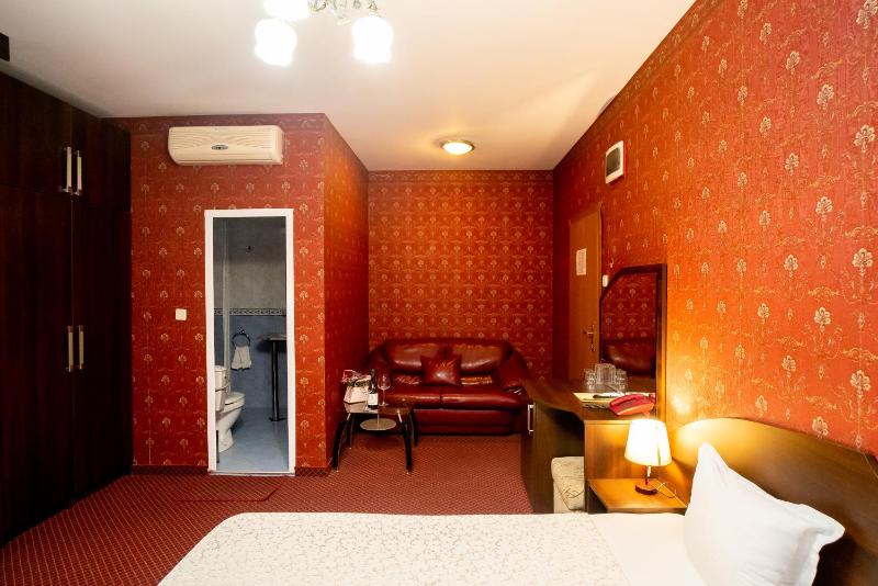 Double Room image 3