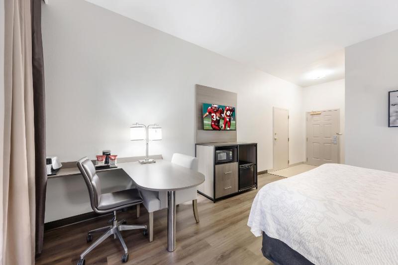 Superior King Room Smoke Free image 3