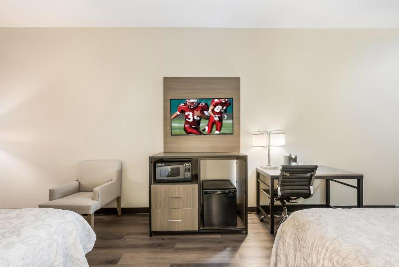 Deluxe Room with Two King Beds Smoke Free image 3