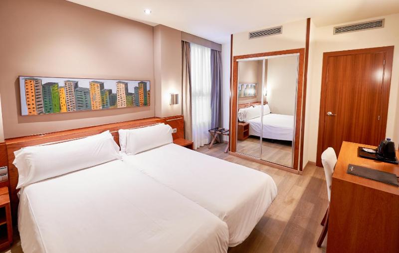 Double or Twin Room image 3