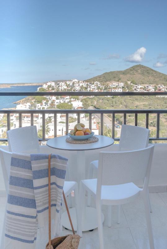 Superior One-Bedroom Apartment with Side Sea View - Club image 4