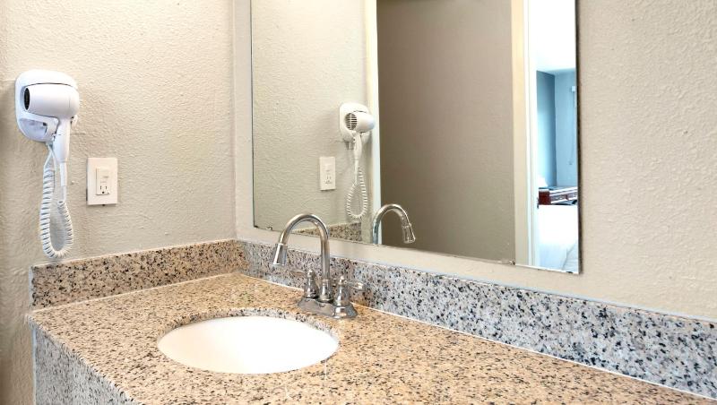 King Room - Disability Access image 3