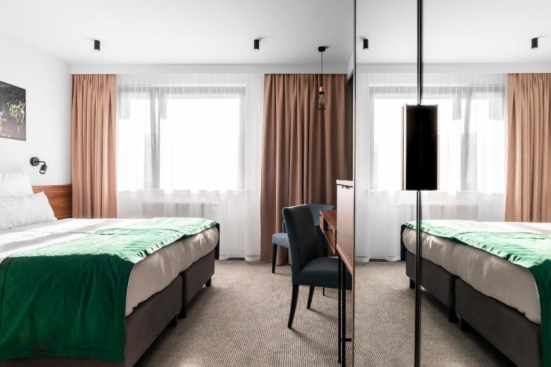 Standard Twin Room image 1