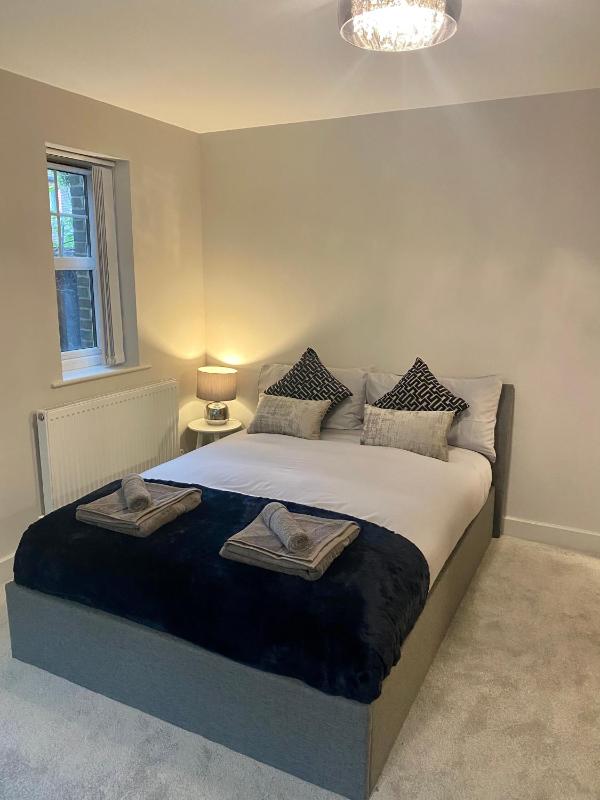 Private Luxury Room Southampton - image 7