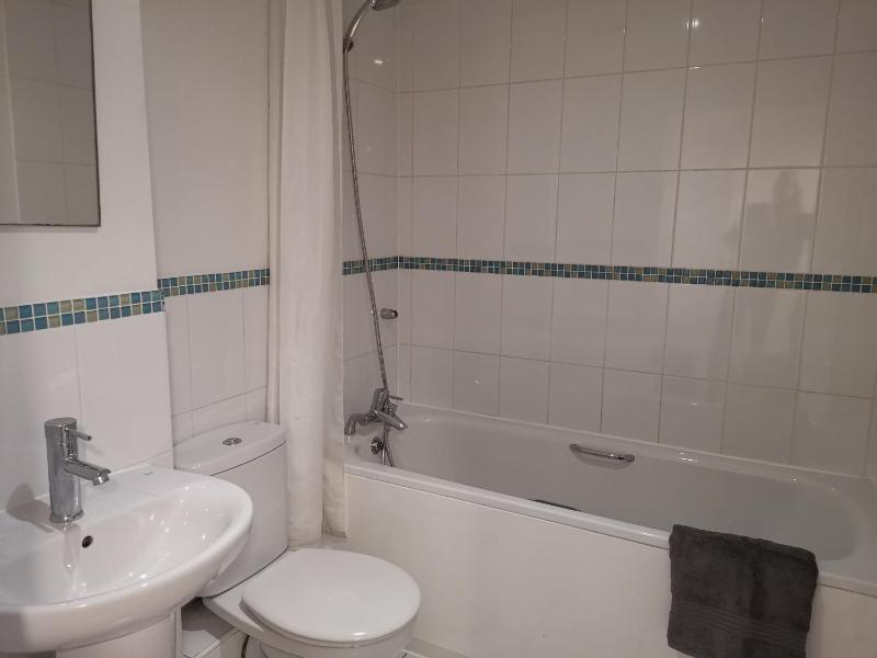 Private Luxury Room Southampton - image 11