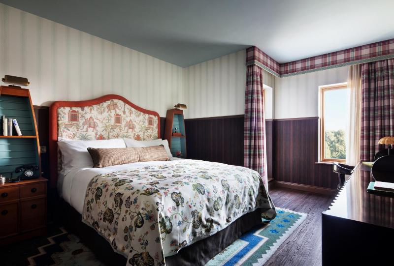 Graduate King Room image 3