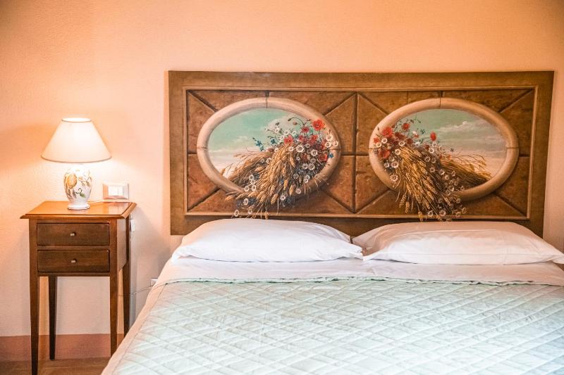 Double Room image 3