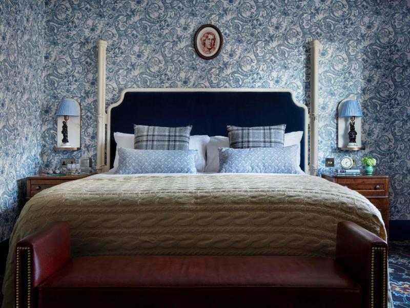 Graduate Double Room with Historic View image 1