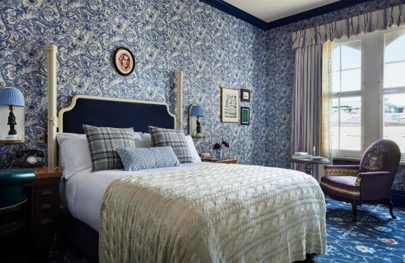 Graduate Deluxe King Room with Historic View image 1