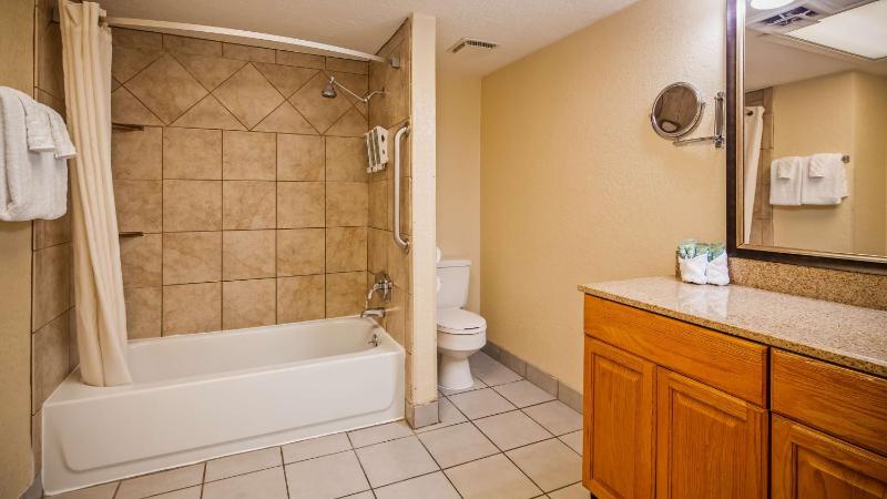 Suite with King Bed - Non-Smoking image 2
