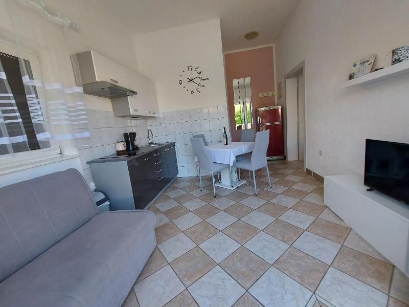 One-Bedroom Apartment image 1