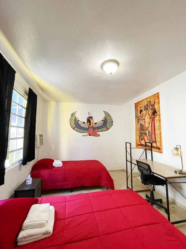 Twin Room with Private Bathroom image 2