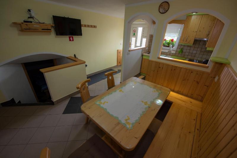 One-Bedroom Apartment image 2