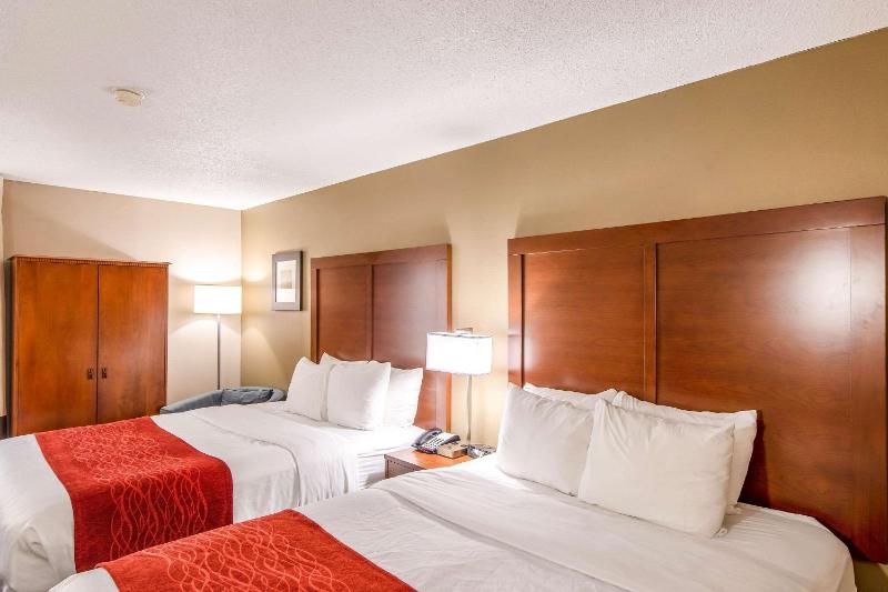 Queen Room with Two Queen Beds - Non-Smoking image 3