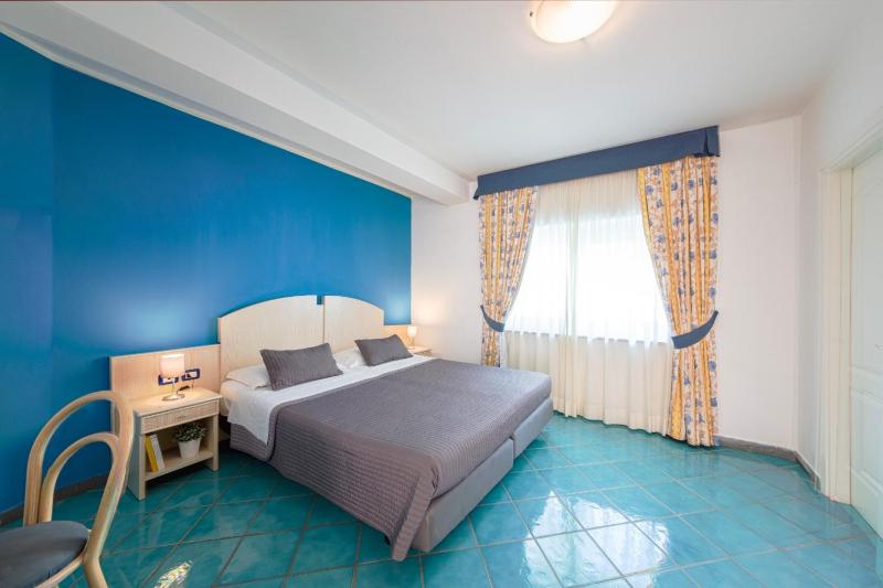 Double Room image 3