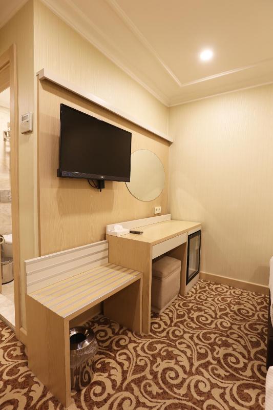 Double or Twin Room image 3