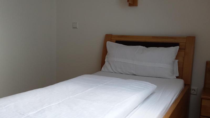 Single Room image 3