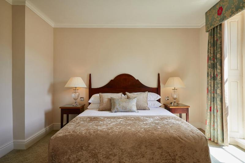 Standard Double Room image 3