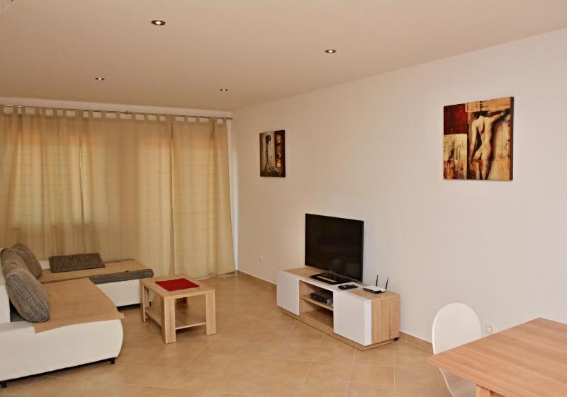 Two-Bedroom Apartment with Balcony and Sea View image 3