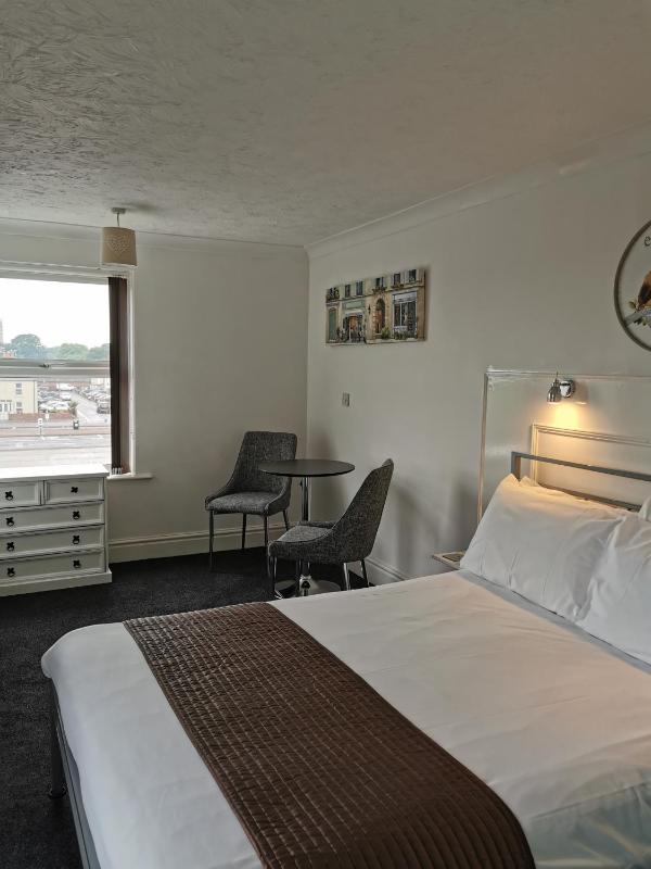 Double Room image 4