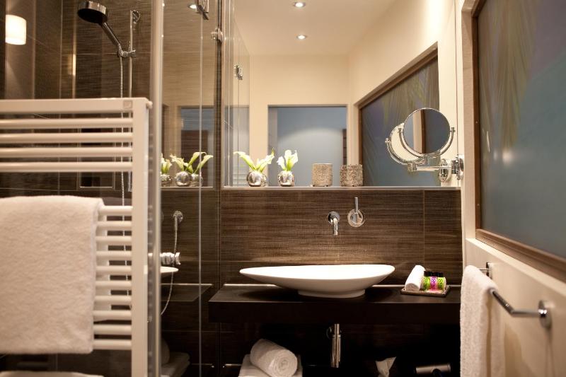 Deluxe Double Room image 1