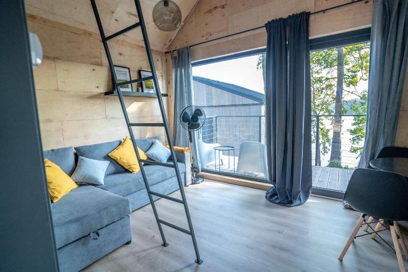 Chalet - second coastline image 3