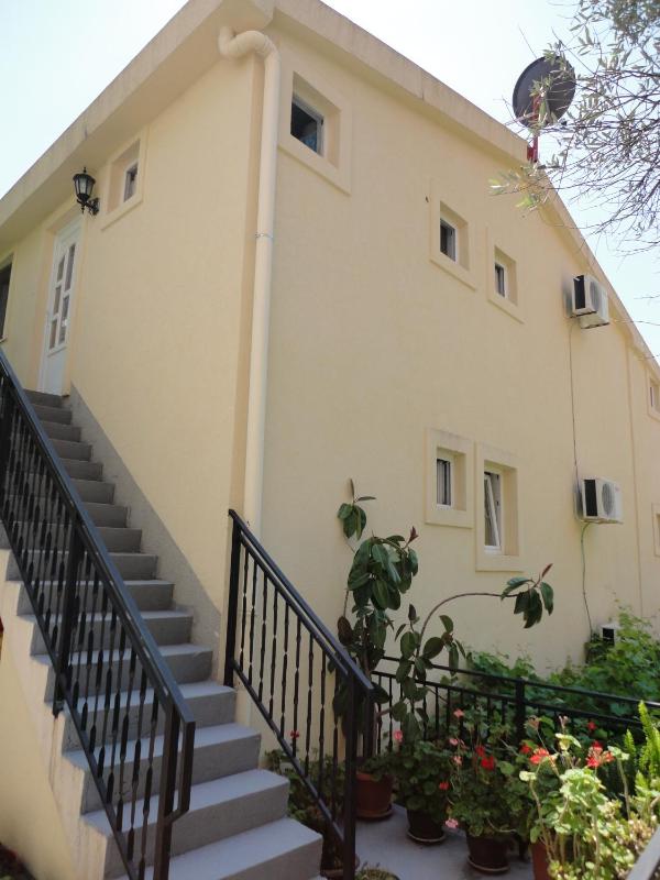 Triple Room with Balcony and Sea View image 2