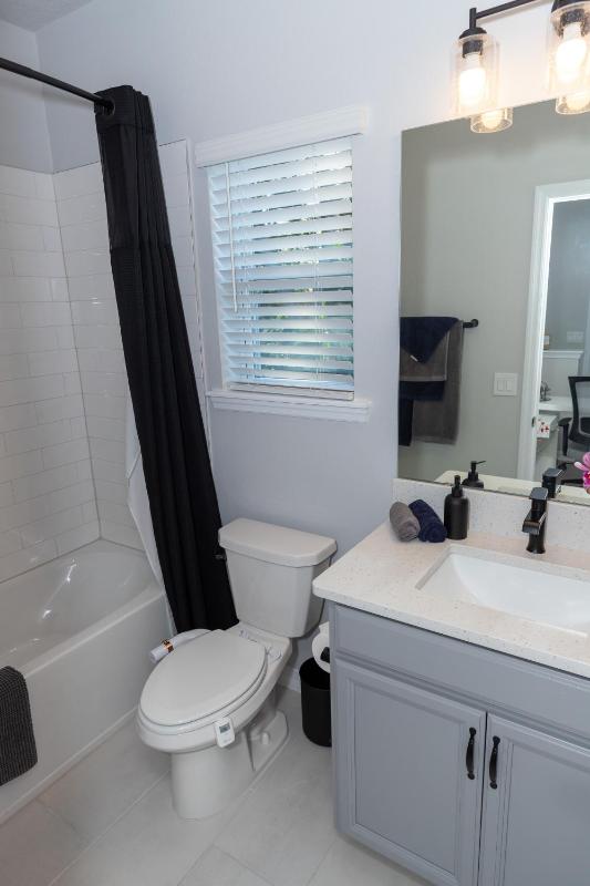 Pet Friendly Modern Zen Studio Retreat with Hot Tub - image 15