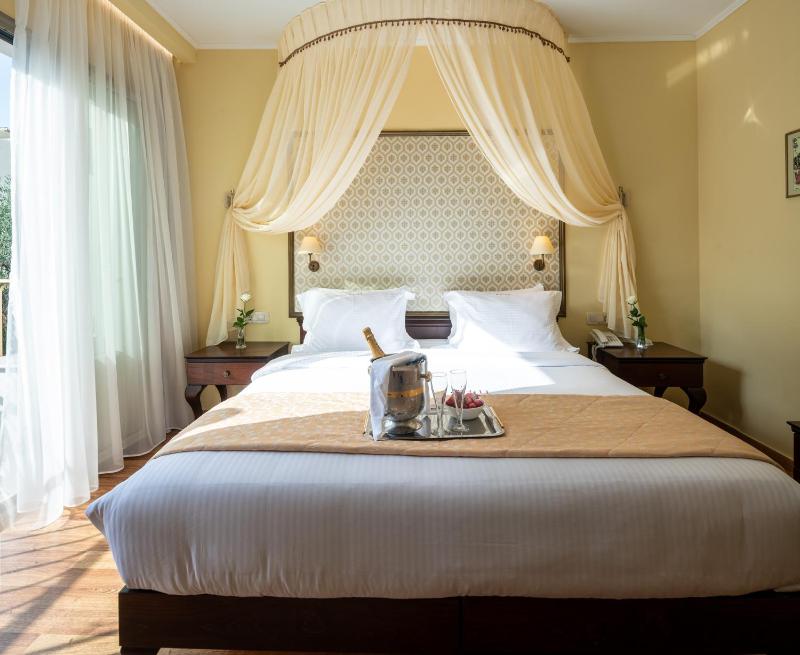 Standard Double Room image 3