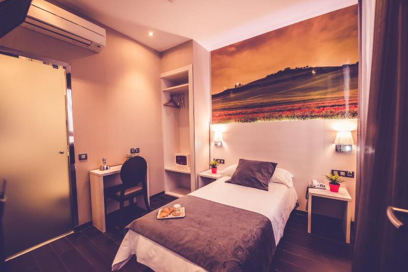 Single Room image 4