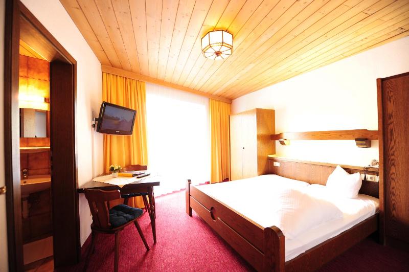 Double Room with Mountain View image 4