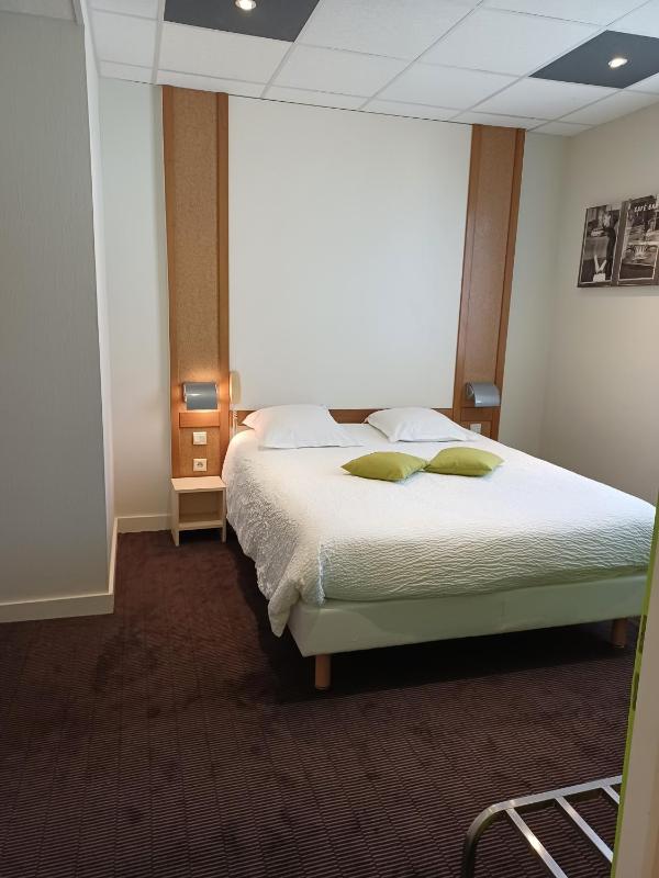 Double Room image 3
