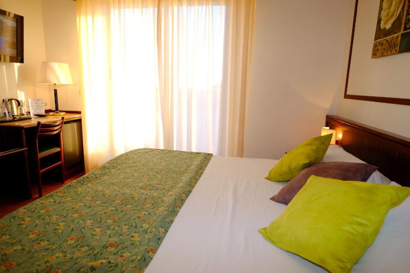Large Double Room image 3