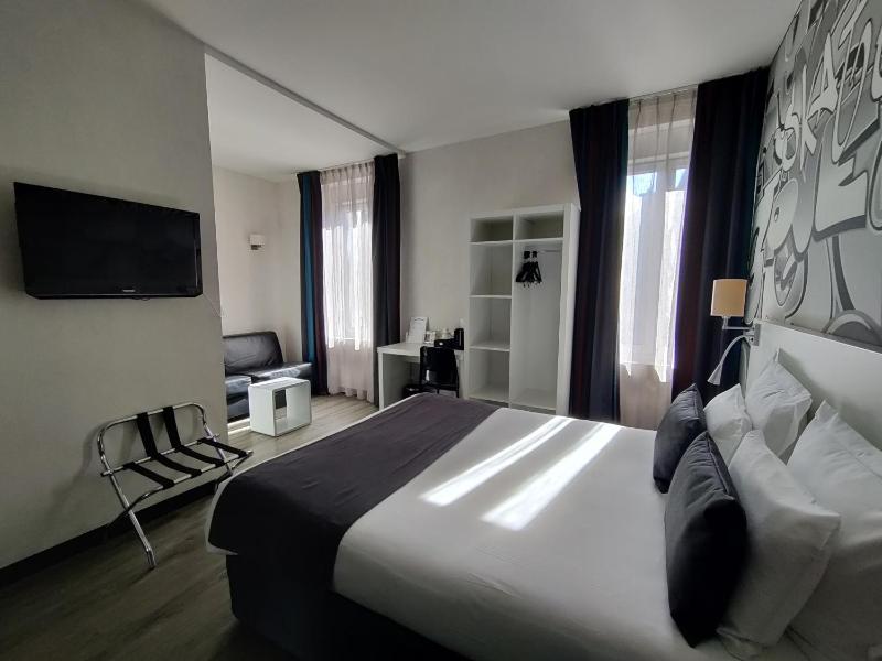 Quadruple Room image 2