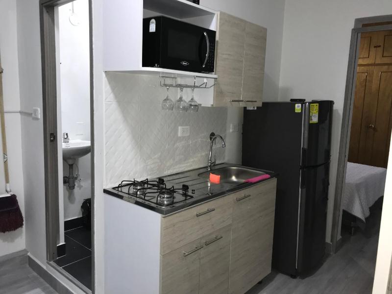 Aparta estudio amoblado 3 Medellin San joaquin - image 13
