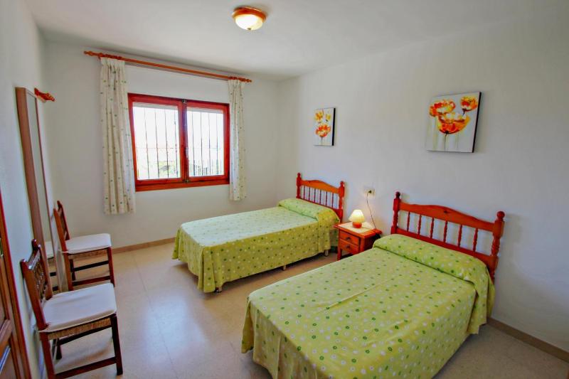 Laura-29A - pretty holiday property with garden and private pool in Calpe - image 19
