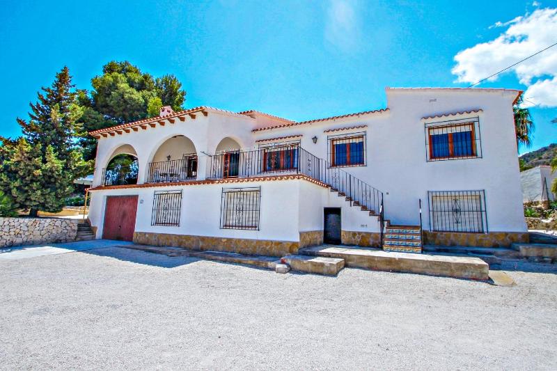 Laura-29A - pretty holiday property with garden and private pool in Calpe - image 17