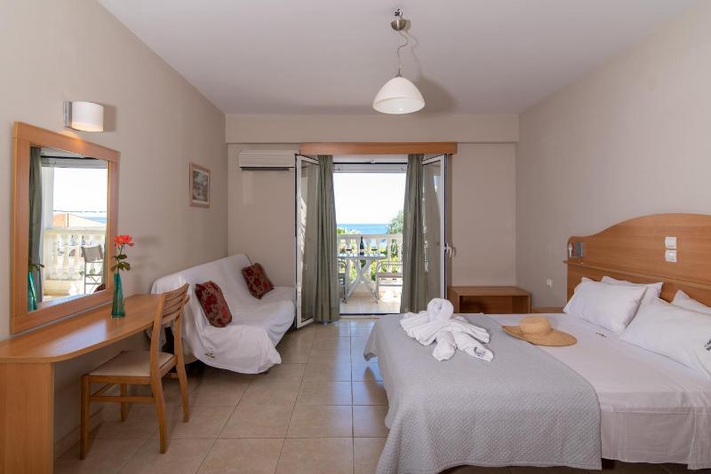 Family Room with Garden View image 3