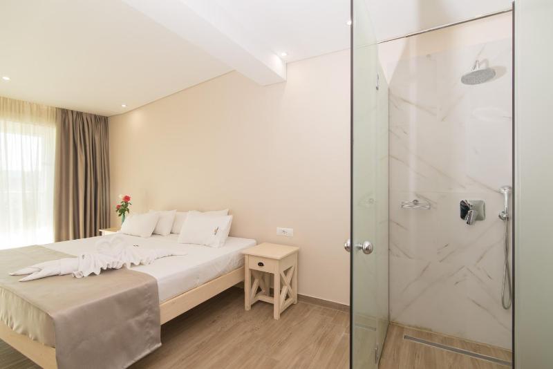 Junior Suite with Sea View image 3