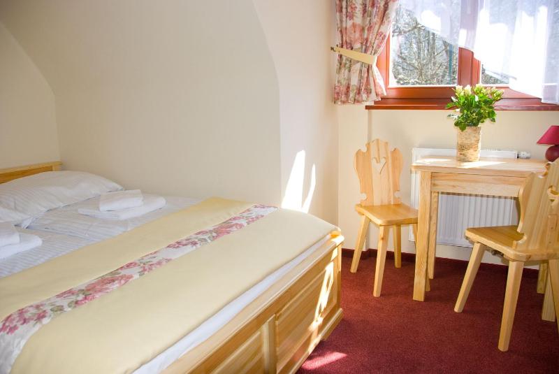 Double Room image 3