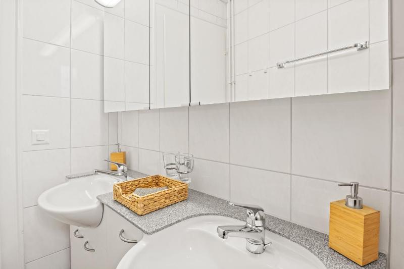 Modern & Central Apartments - image 6